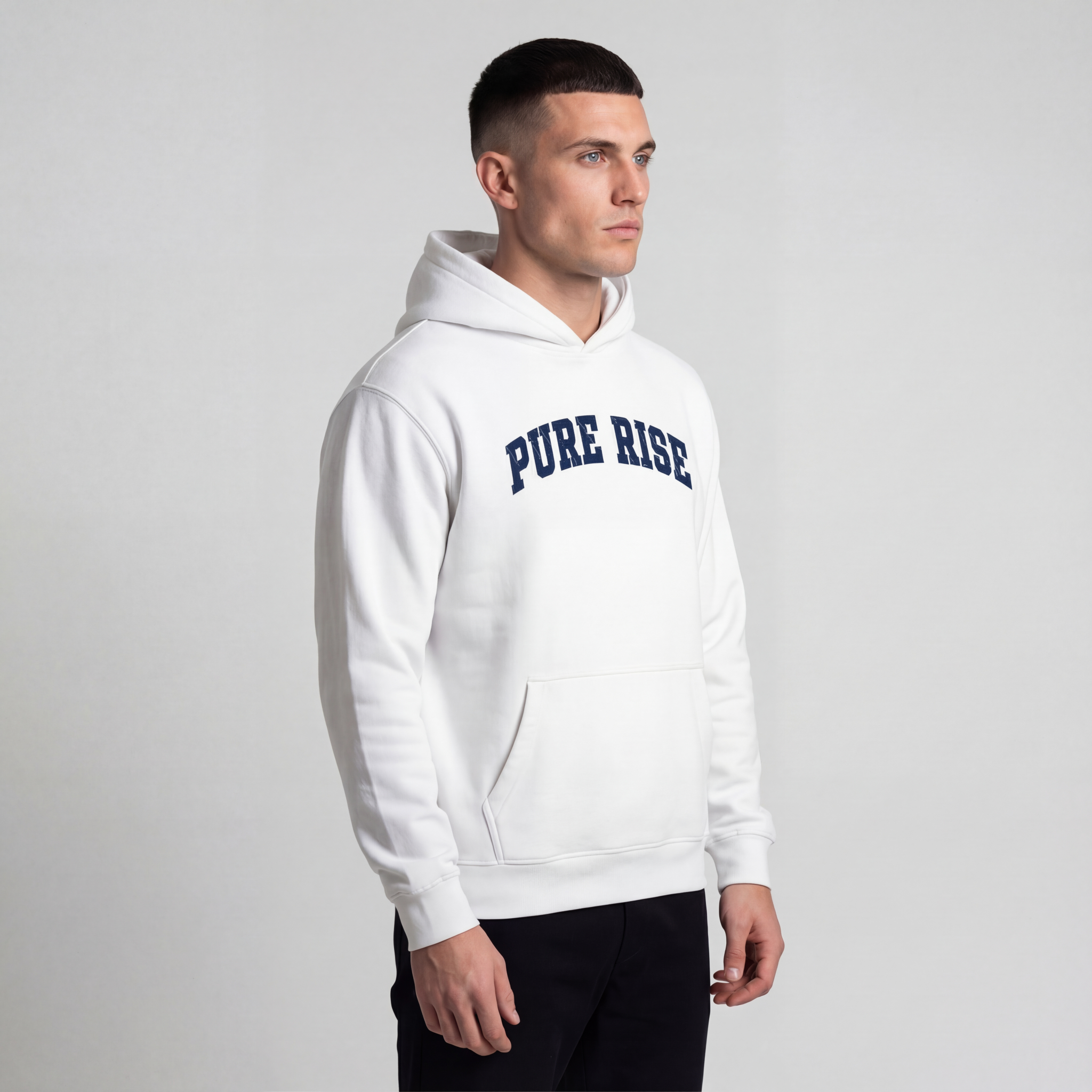 Weißer UPRIZN Oversize Hoodie – Seitenansicht rechts